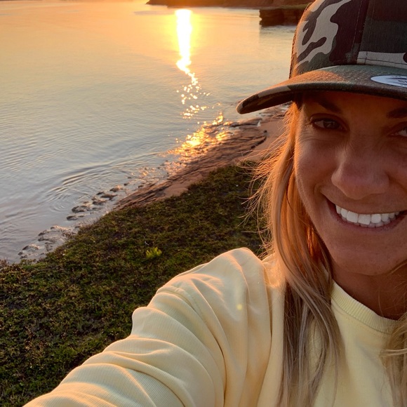 Meet your Posher, Emmanuelle - Picture 1 of 1